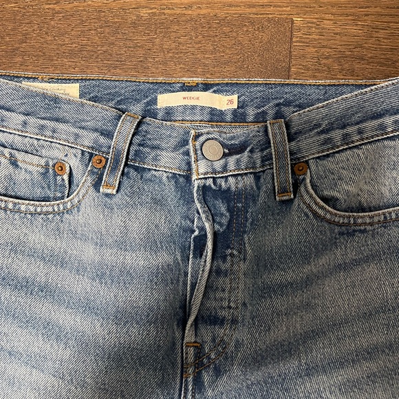 Levi Wedgie Jeans - Picture 2 of 3